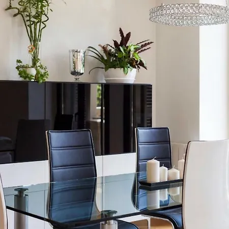 Prim Luxury & Cool In The Heart Of Ss *